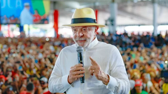 Lula pede voto para aliados e destaca mudança no Congresso