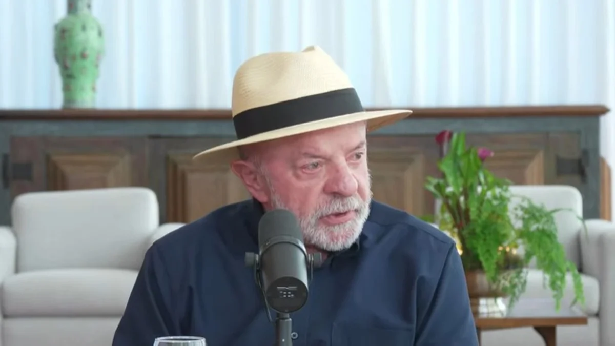 Lula se reúne com advogado de Lulinha no Palácio da Alvorada