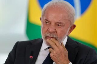 Justiça suspende propaganda de Lula sobre acusações a Flávio Bolsonaro