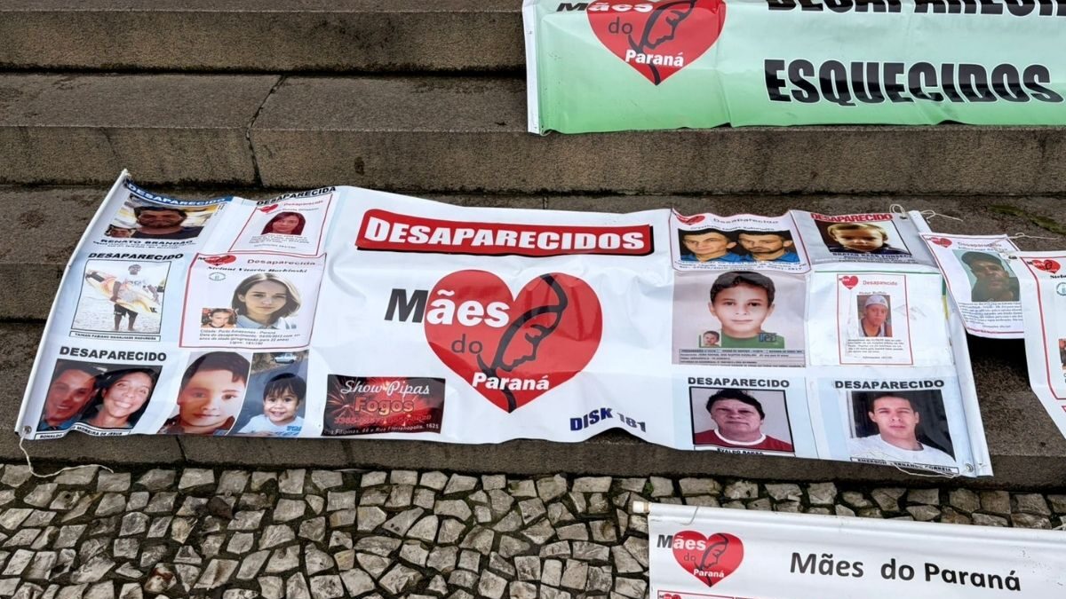 Familiares fazem protesto por respostas em casos de desaparecidos em Curitiba