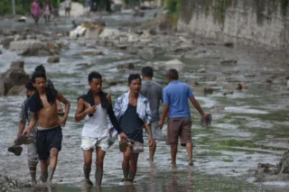Deslizamento no Nepal e Tibete deixa mais de 2 mil desaparecidos