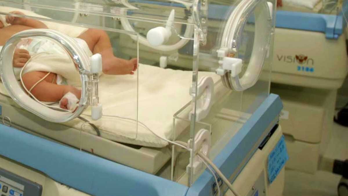 Médica denunciada após morte de seis crianças em UTI de hospital em Curitiba