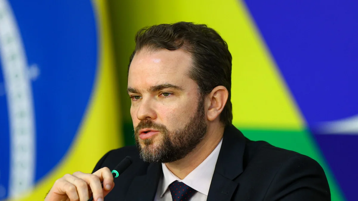 Durigan alerta sobre impactos dos juros altos no Brasil