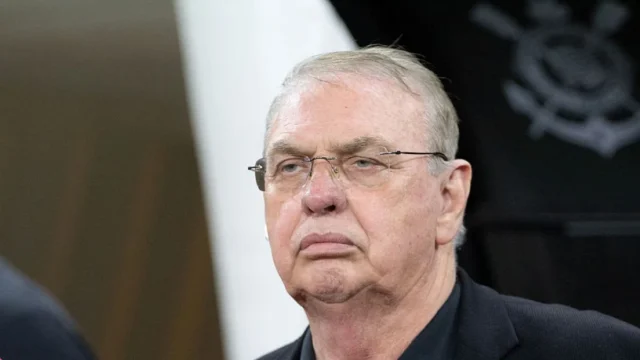 Presidente do Corinthians conta sobre ameaças na renovação de Memphis
