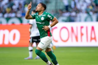 Palmeiras vence Vasco por 4 a 1 e abre seis pontos para o Flamengo