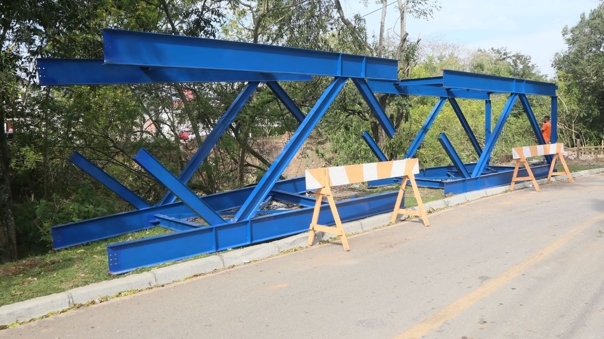 Moradores conquistam nova passarela no Campina do Siqueira