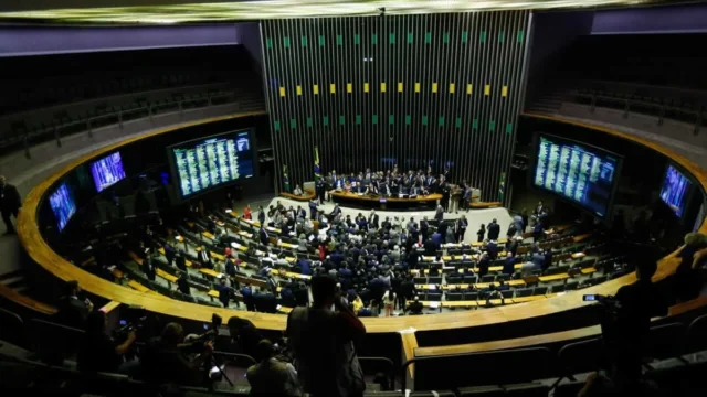 Mais deputados tentam reeleição desde 2018