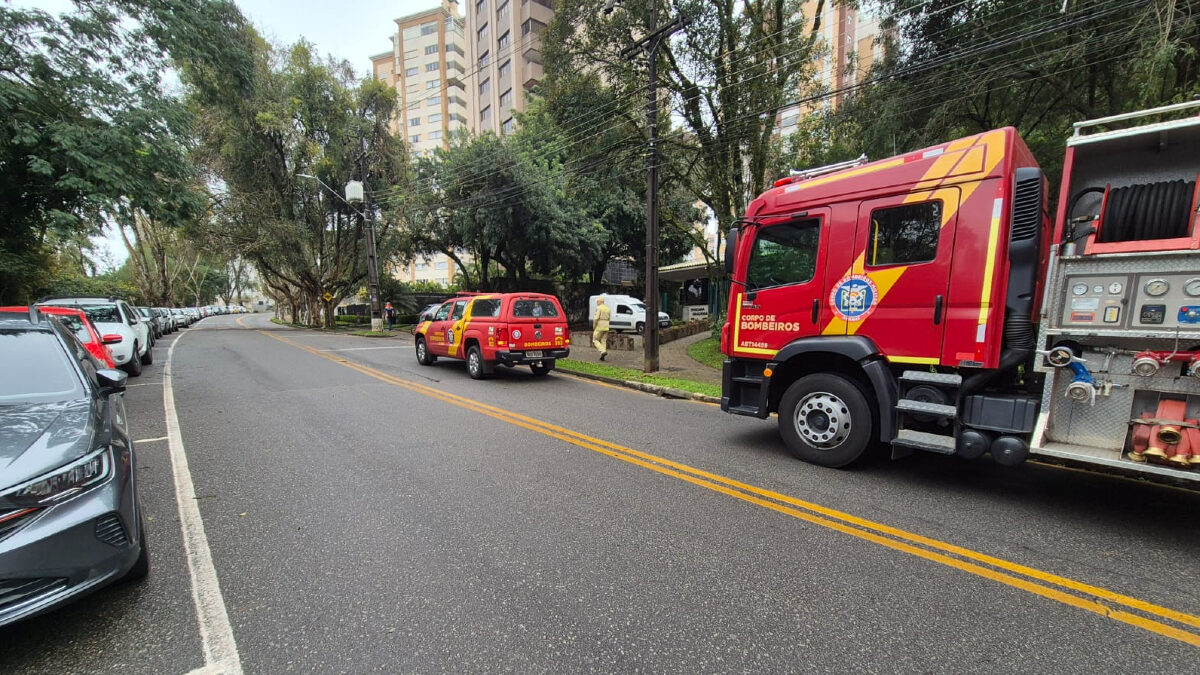 Fogo começa em elevador do Ahú e assusta moradores