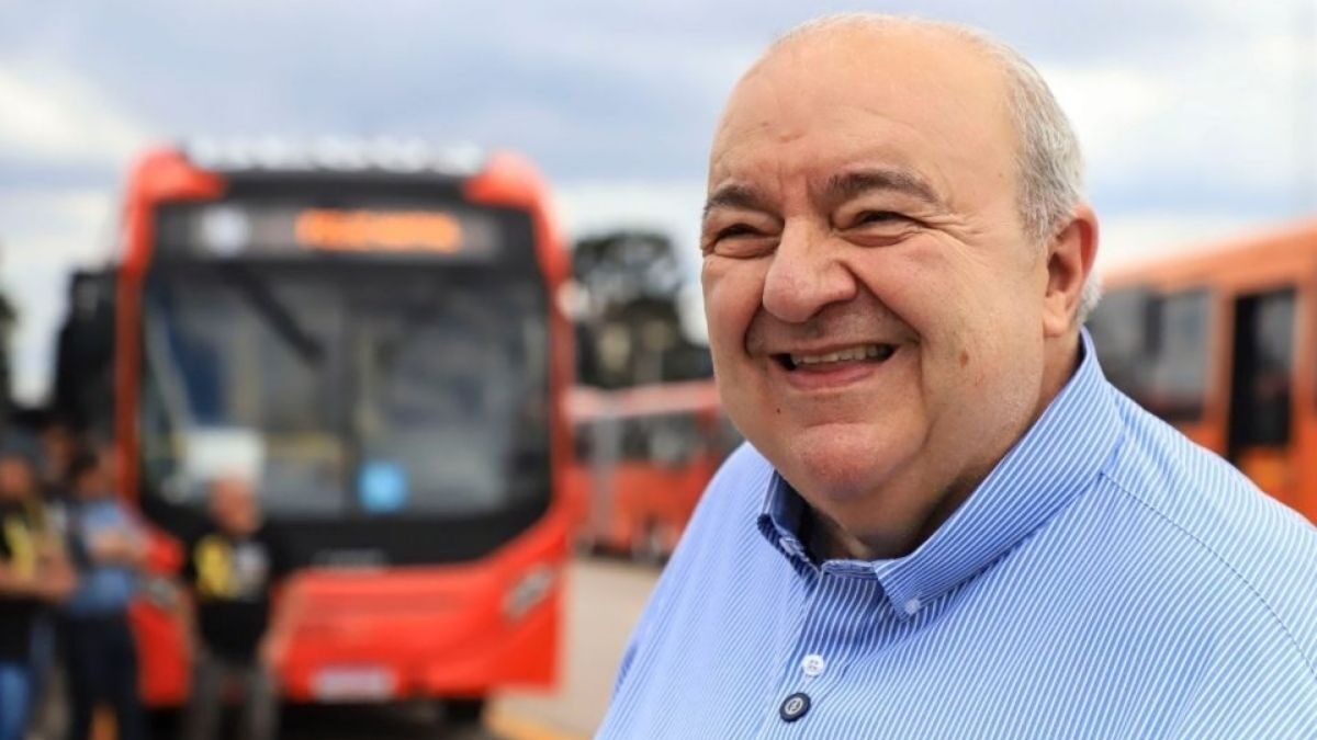 Rafael Greca internado em hospital após queda em Curitiba
