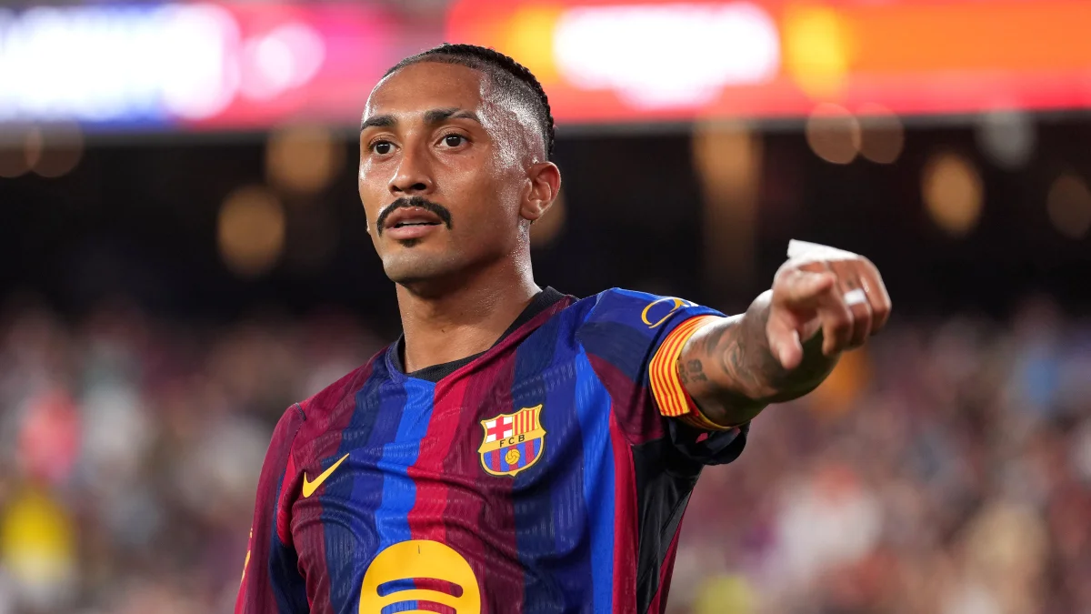 Raphinha brilha como capitão na vitória do Barcelona contra Al-Ahly