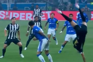 Kaio Jorge provoca queda de Ruan e recebe críticas na web