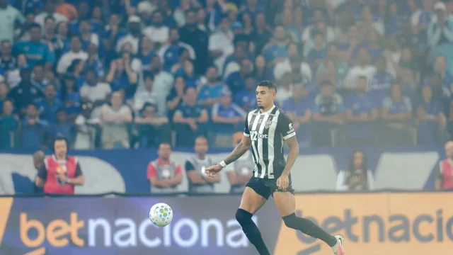 Ruan sofre choque e é levado ao hospital durante jogo