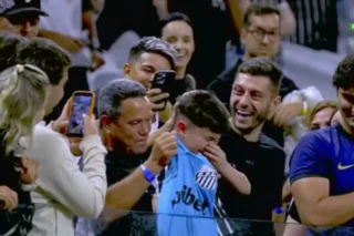 Corinthians condena agressão a criança que recebeu camisa de Neymar