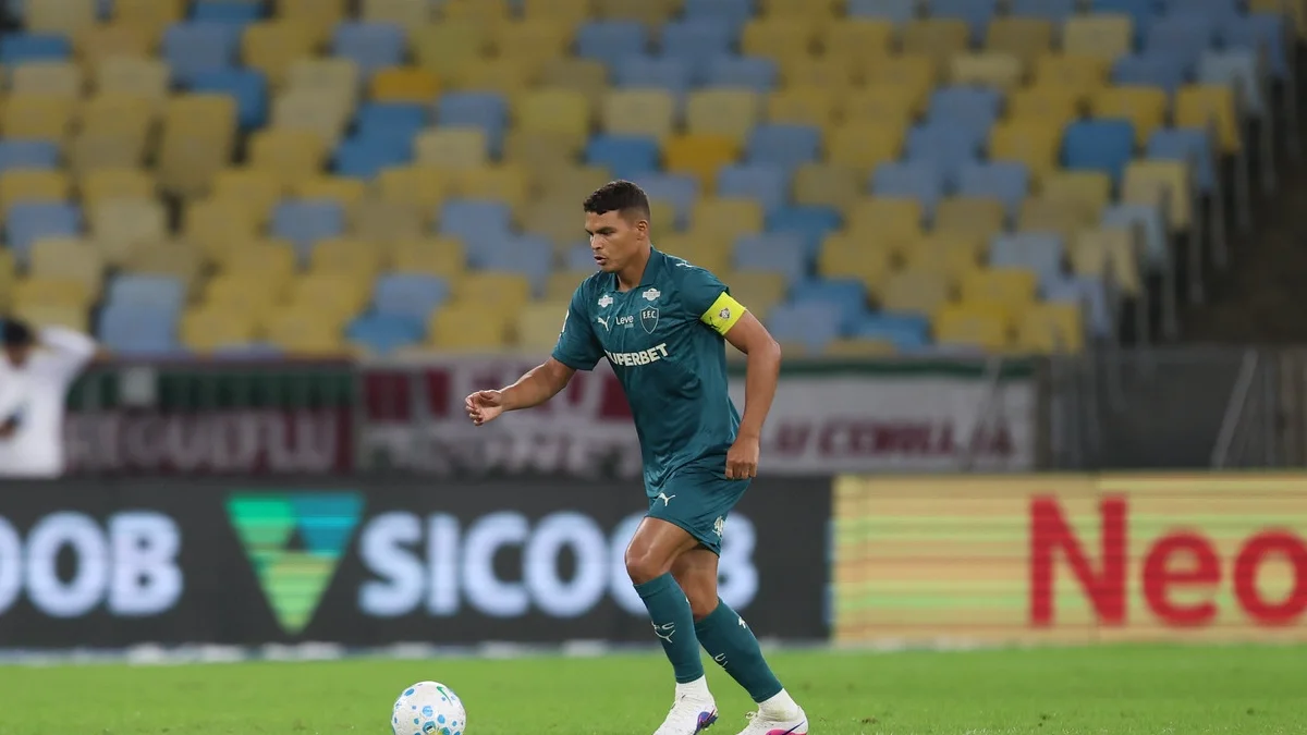 Thiago Silva está de volta ao time titular do Fluminense