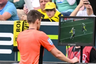 Torcedores alemães rejeitam o uso do VAR no futebol