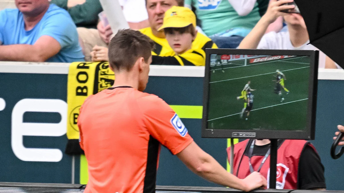 Torcedores alemães rejeitam o uso do VAR no futebol
