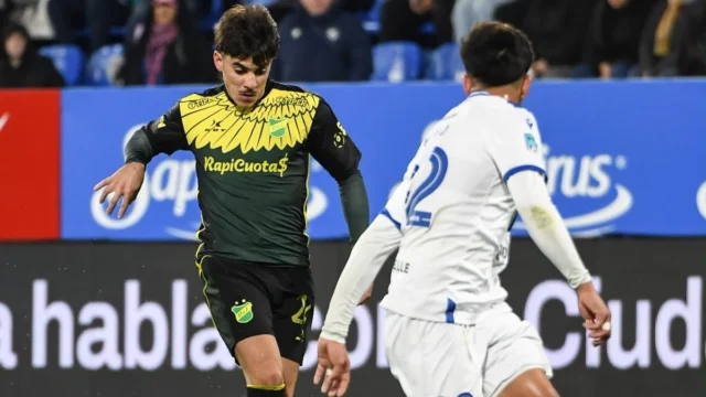 Técnicos brigam após empate entre Vélez e Defensa y Justicia