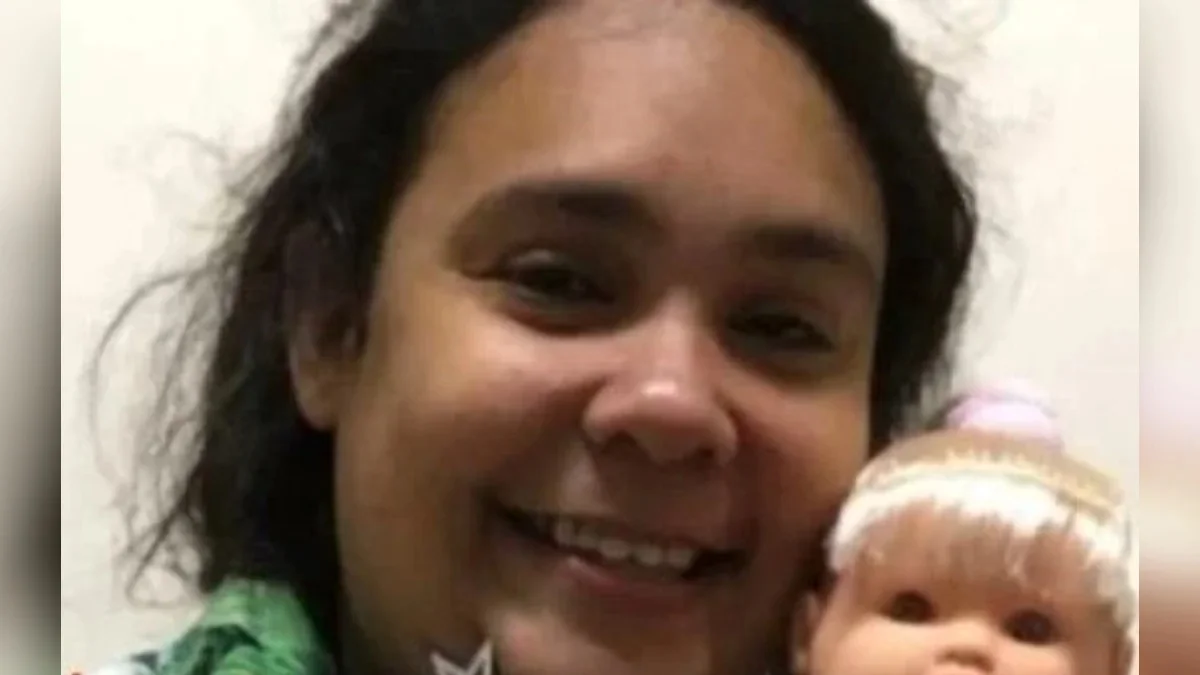Mulher que se passou por criança passa por audiência e espera sentença