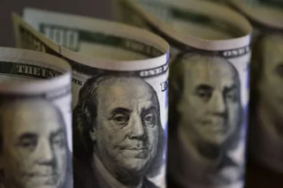 Dólar sobe e Bolsa cai com alta do petróleo e incertezas nos juros e STF