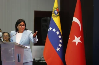 Acordo entre EUA e Venezuela traz dúvidas sobre legitimidade de Delcy