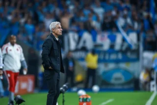 Grêmio vence Internacional com grande atuação da defesa e destaque para Krovinović