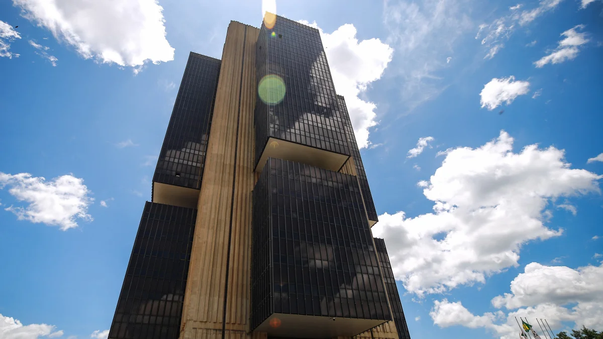 Banco Central liquida distribuidoras Trustee e Banvox