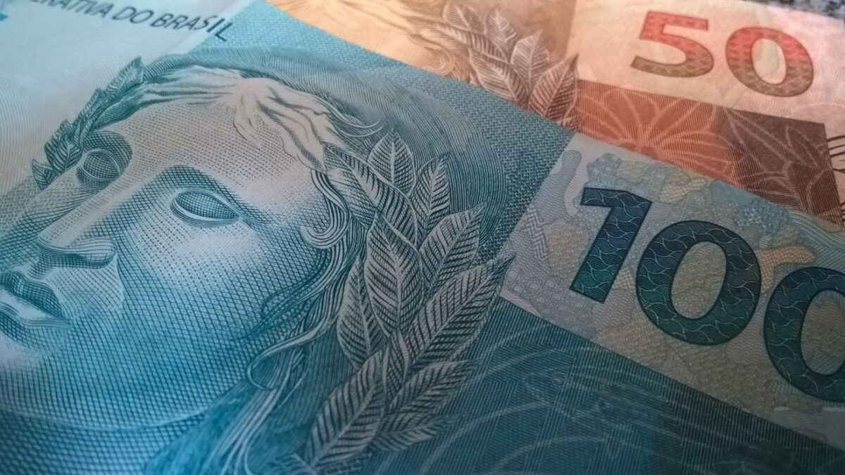 Mercado reduz previsão do IPCA para 5%, mas inflação continua acima da meta