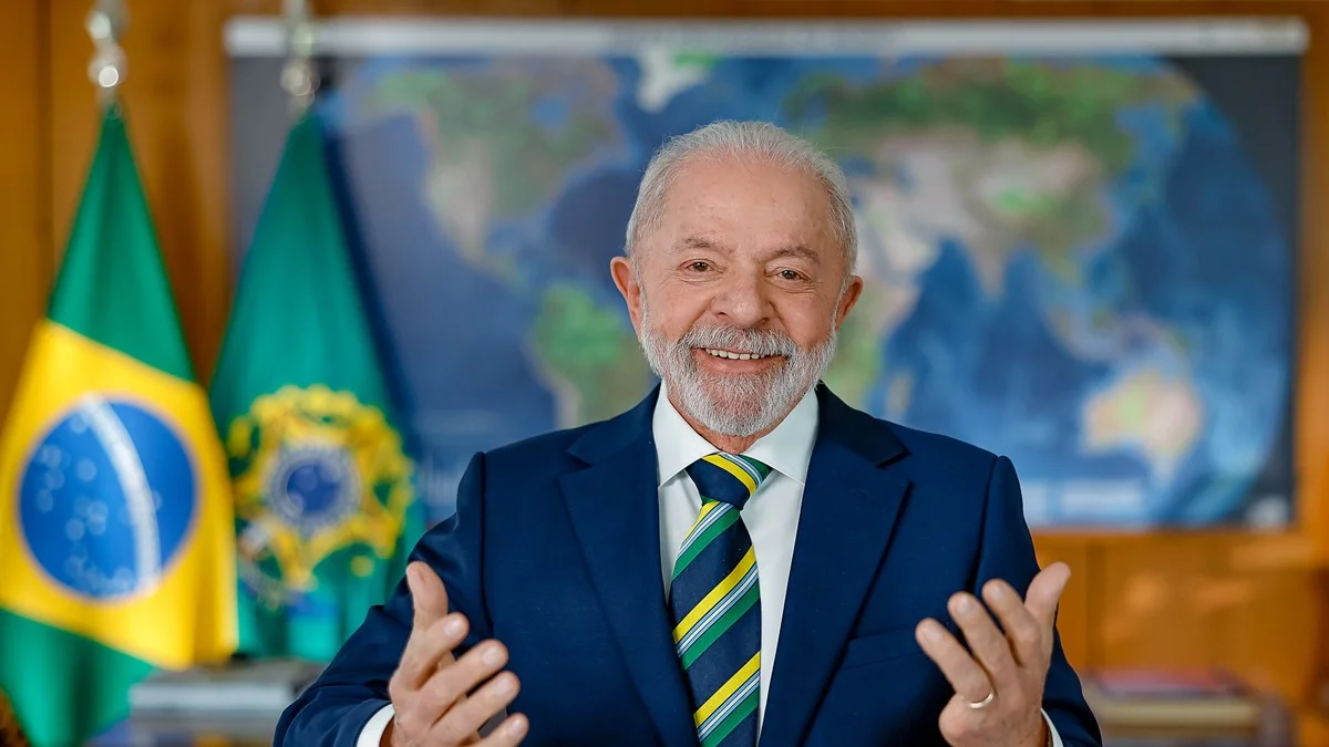 Lula fala sobre Pix e compara com Flávio nas redes sociais