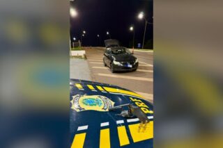 Menor entrega revólver escondido durante blitz na BR-277