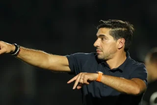 Abel Ferreira é suspenso por três jogos e fica fora do Choque-Rei