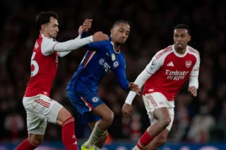 Grandes jogos na Inglaterra e Itália movimentam o futebol europeu neste domingo