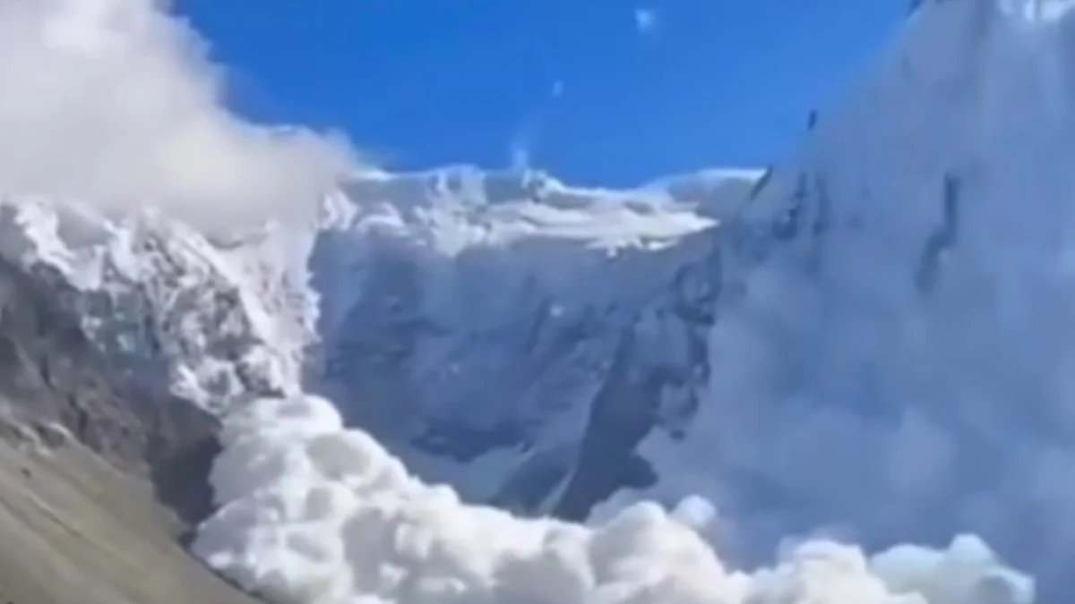 Avalanche atinge 33 alpinistas na Rússia com 11 mortes
