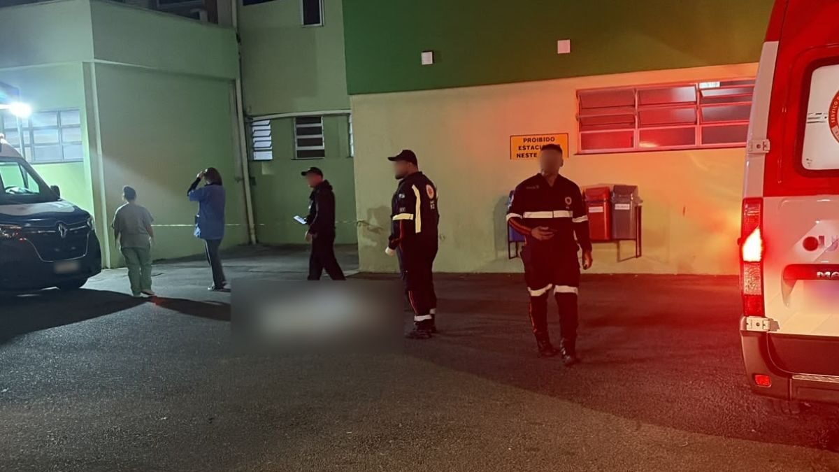 Homem baleado após tentar invadir casa é levado a hospital em Curitiba