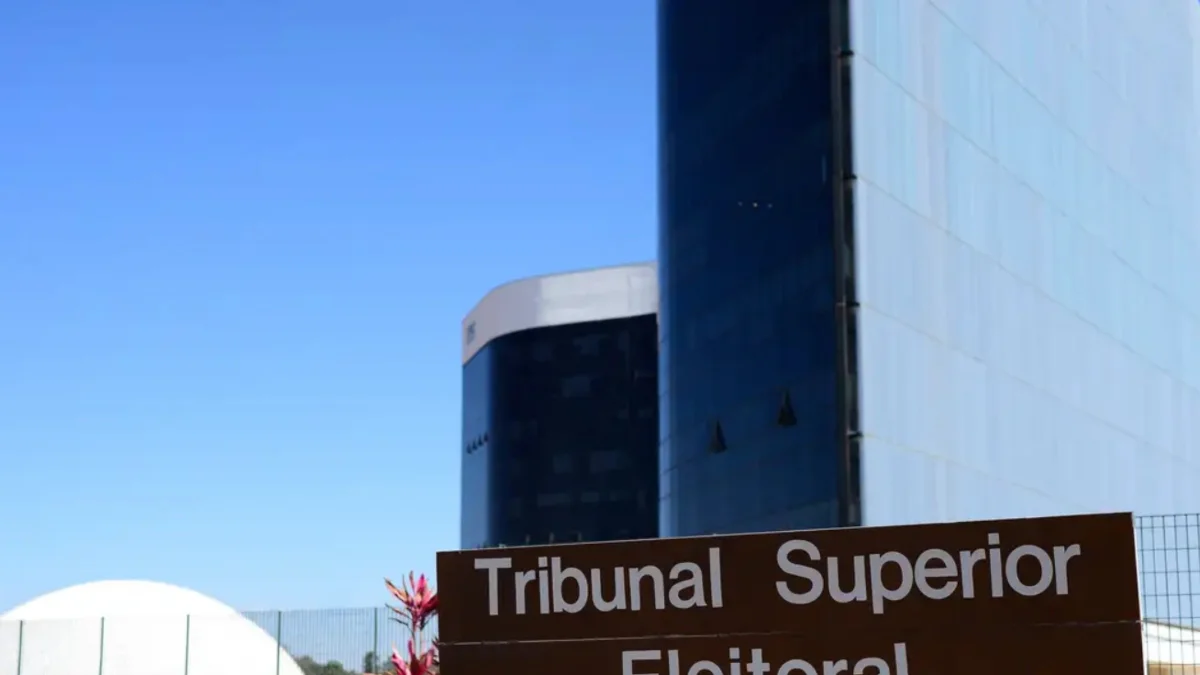 TSE aprova seis chapas para presidente e analisa outras sete