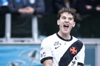 Vasco vira e ganha do Grêmio em Porto Alegre