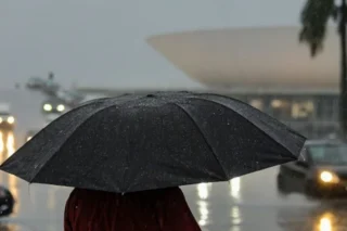Tempestades e ventos fortes atingem Sul, Sudeste e Centro-Oeste por ciclone