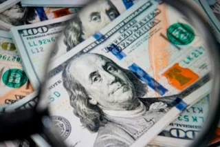 Dólar sobe levemente com expectativa de dados do emprego nos EUA
