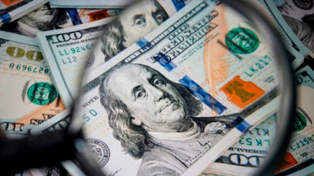 Dólar sobe levemente com expectativa de dados do emprego nos EUA
