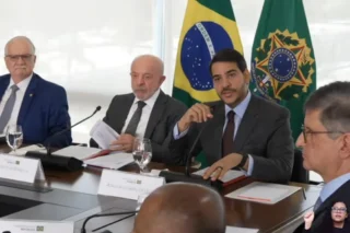 Lula recebe Fachin no Planalto para tratar da crise no STF