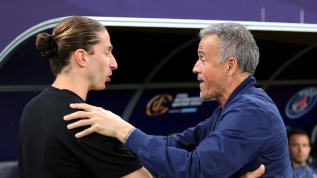 Filipe Luís desafia PSG no comando do Monaco