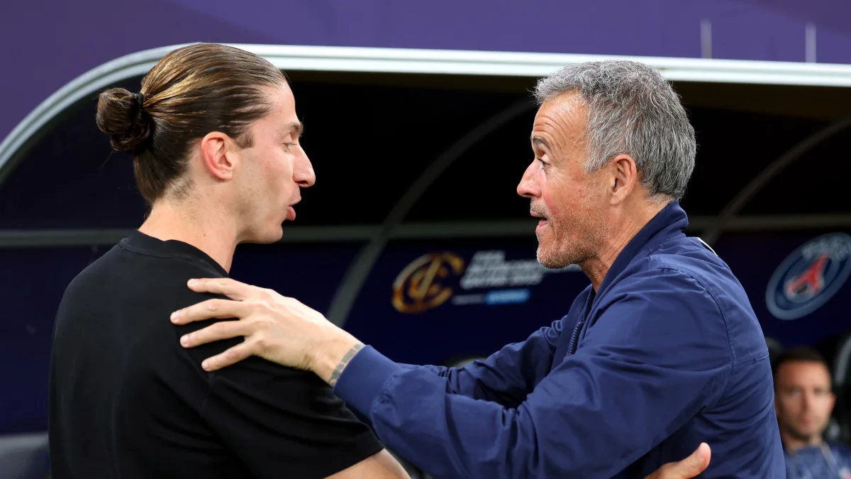 Filipe Luís desafia PSG no comando do Monaco