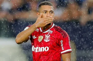 Flamengo assume a liderança e Santos se afasta do rebaixamento
