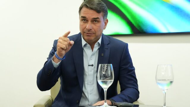 Flávio Bolsonaro acusa Moraes, Alcolumbre e Dino de uma ação contra ele