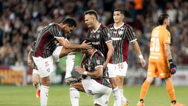 Fluminense vence Platense com gols de Hulk e Nonato