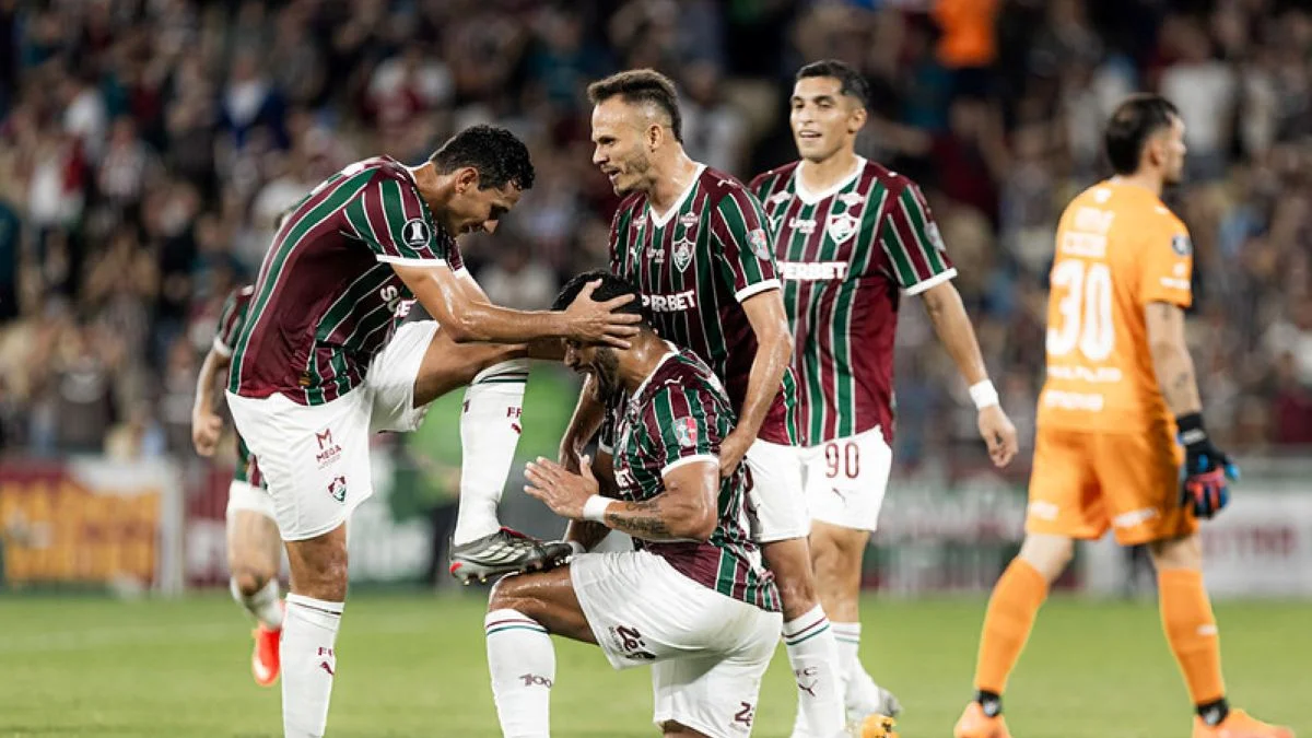 Fluminense vence Platense com gols de Hulk e Nonato
