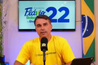 Flávio diz que operação contra Dark Horse foi combinada com Lula