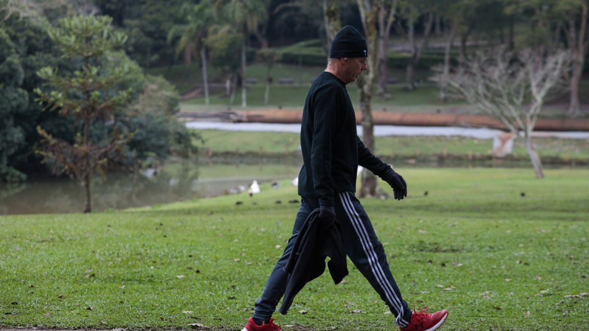 Frente fria traz chuva e frio forte no Paraná com mínima de 5°C em Curitiba