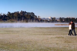 Frio forte chega ao Paraná e temperaturas caem em Curitiba