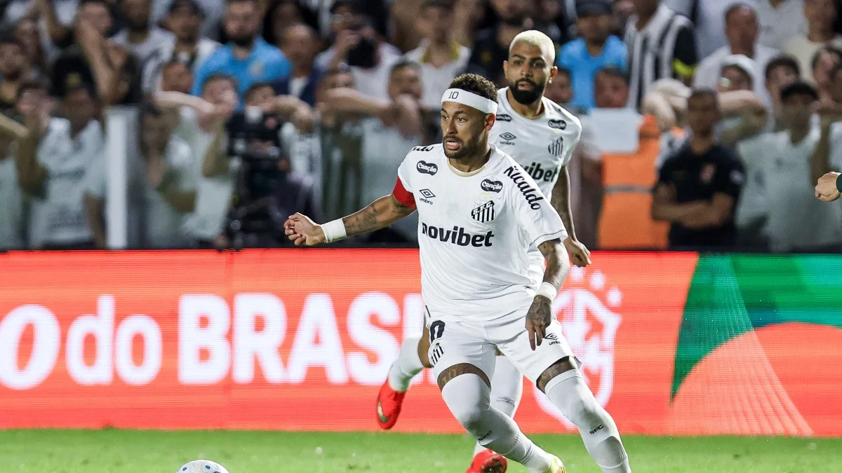 Neymar sofre lesão e sai de jogo contra Palmeiras
