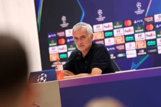 Mourinho defende Vini Jr. após vaias e pede respeito